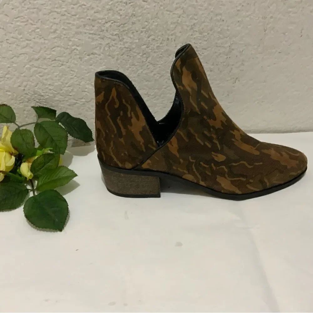 Coconuts by Matisse Becca Leopard Ankle Booties Size 10
